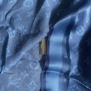 LV Blue Monogram scraf - Color: Blue